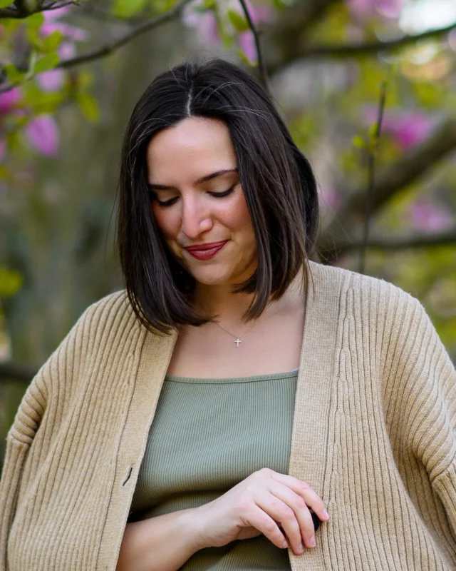 Avec @masessionphoto, nous avons profité du timide retour du printemps pour shooter sous les magnolias en fleurs et célébrer les beaux jours à venir. 🌸

#printemps #bloom #naturelover #springvibes #photography #portrait #paris #photoshoot